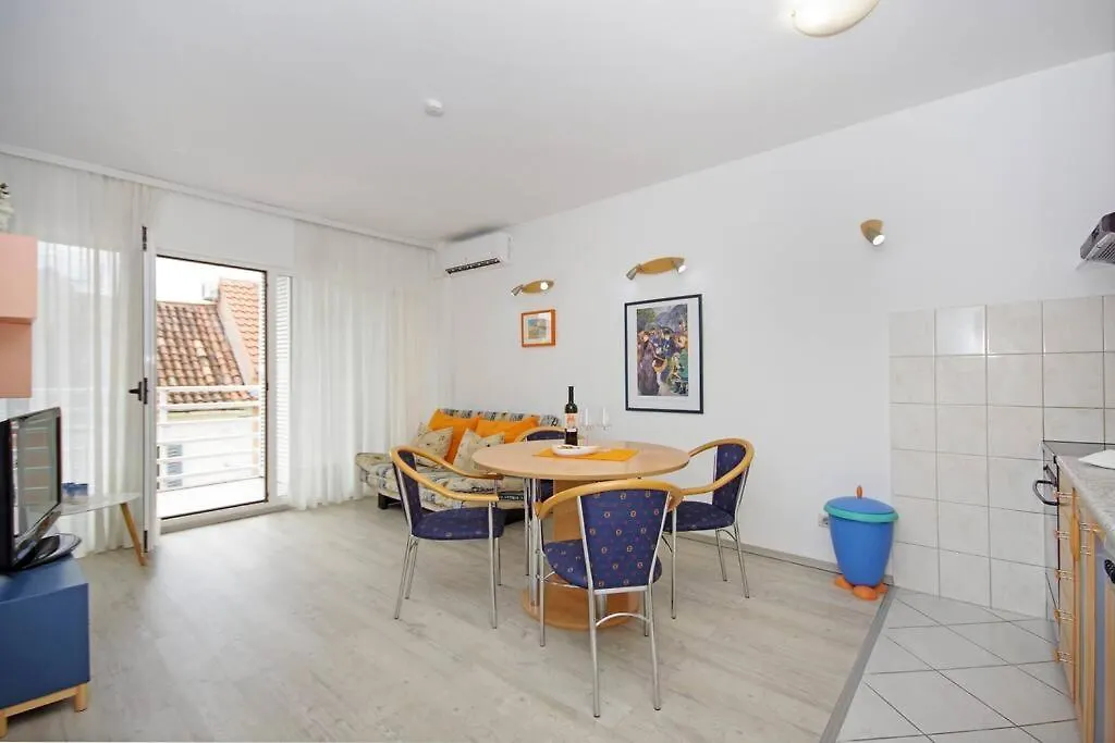 Split In Your Pocket Apartment For 4 Person 0*,